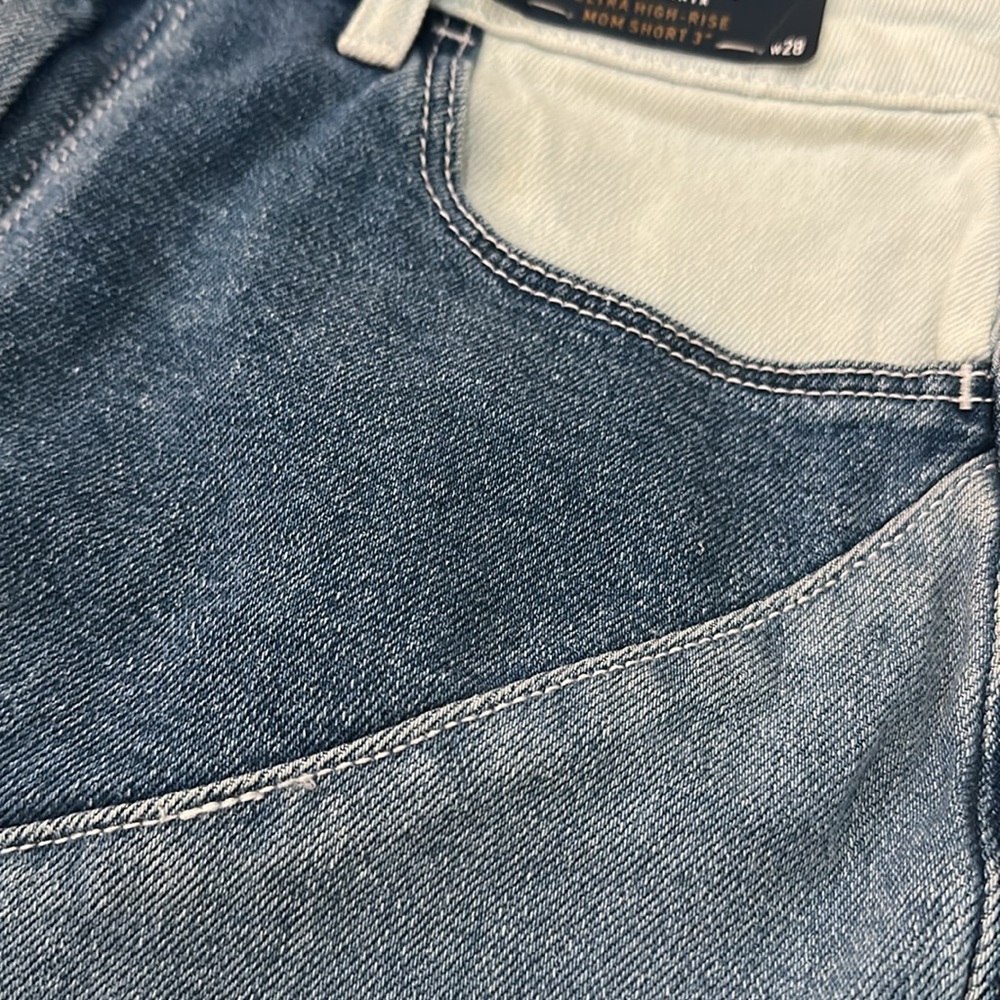NWT HOLLISTER Ultra High Rise Patchwork Mom Denim Jean Shorts 3” Inseam, Size 7 - Picture 7 of 11